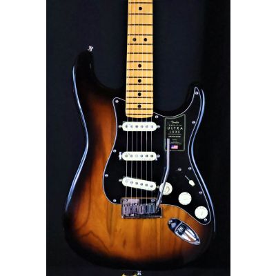 Fender American Ultra Luxe Stratocaster®, Maple Fingerboard, 2-Color Sunburst
